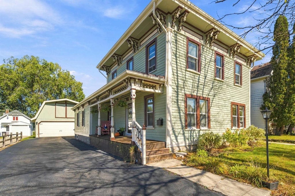 Photo of 422 W 11th AVENUE, Oshkosh, WI 54902 (MLS # 50334863)