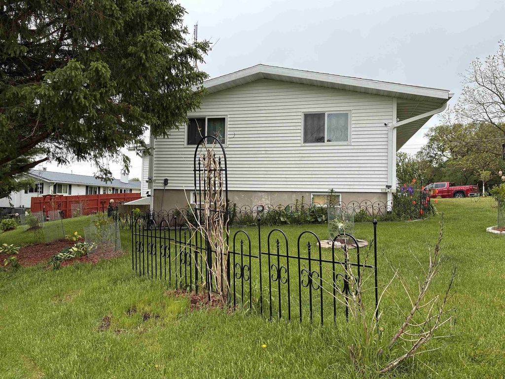Photo of 404 N Virtue STREET, Shullsburg, WI 53586 (MLS # 2023706)