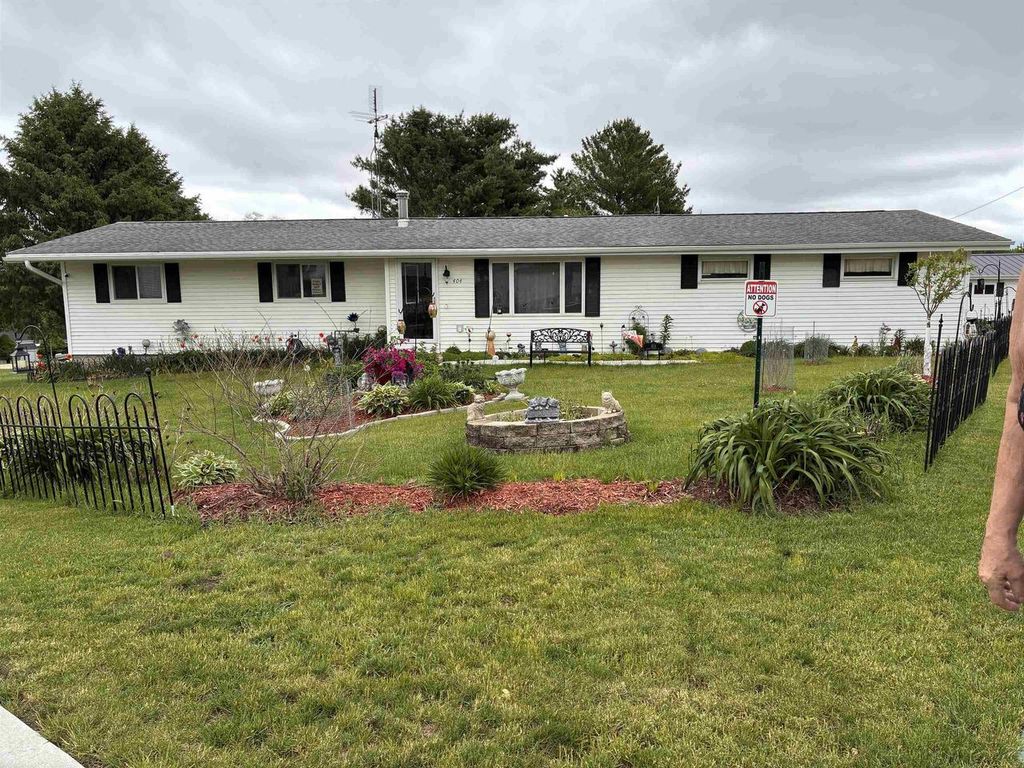 Photo of 404 N Virtue STREET, Shullsburg, WI 53586 (MLS # 2023706)