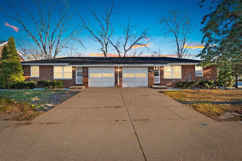 Photo of 2871 S Broadway, Green Bay, WI 54304 (MLS # 50320286)