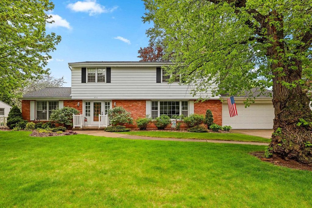 Photo of 300 Tower View DRIVE, Green Bay, WI 54301 (MLS # 50325725)