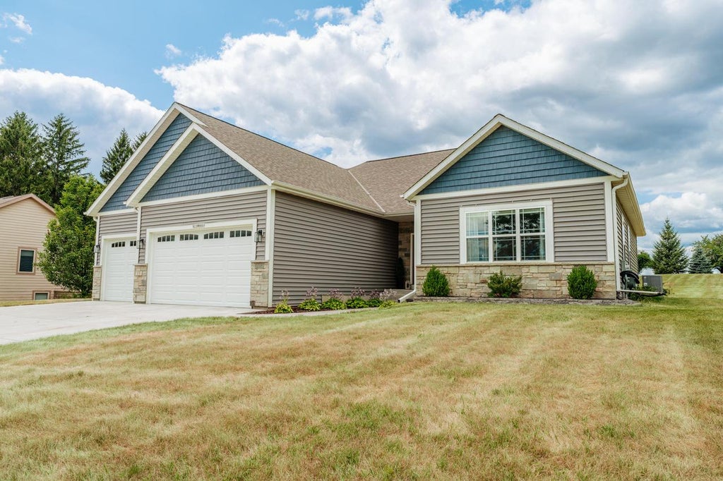 Photo of W218N9691 Happy Hollow LANE, Germantown, WI 53022 (MLS # 1973027)