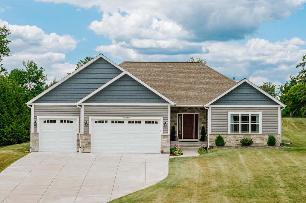 Photo of W218N9691 Happy Hollow LANE, Germantown, WI 53022 (MLS # 1973027)