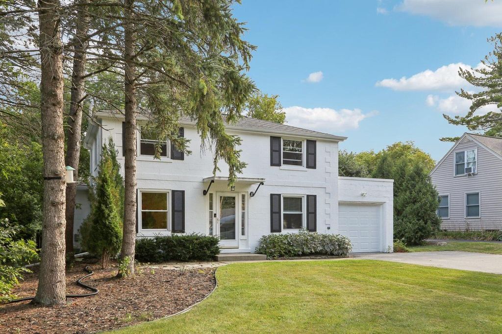 Photo of 515 E Dean ROAD, Fox Point, WI 53217 (MLS # 1935375)