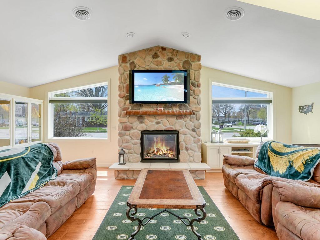 Photo of 1735 S Oneida STREET, Green Bay, WI 54304 (MLS # 1961049)