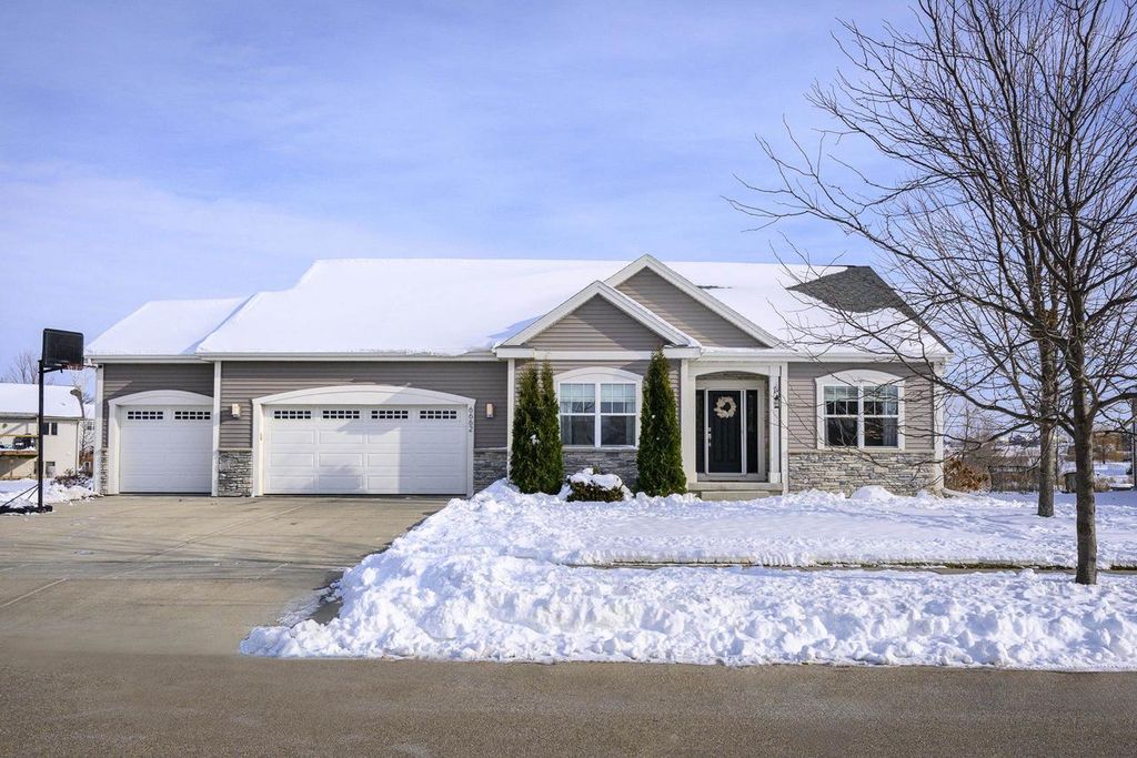 Photo of 6662 Dusky GLEN, Windsor, WI 53598 (MLS # 2013544)