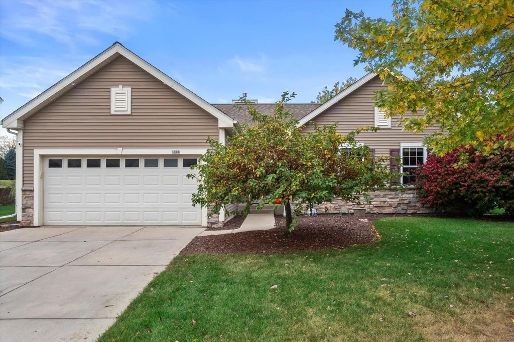 Photo of 1644 Redwood STREET, West Bend, WI 53095 (MLS # 1938137)