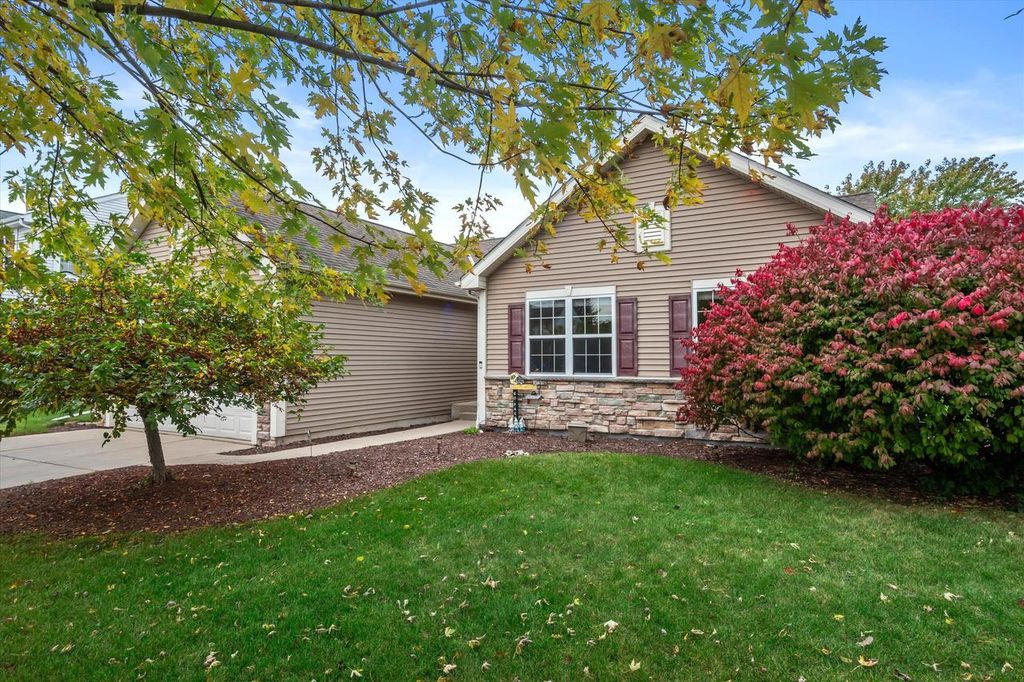 Photo of 1644 Redwood STREET, West Bend, WI 53095 (MLS # 1938137)