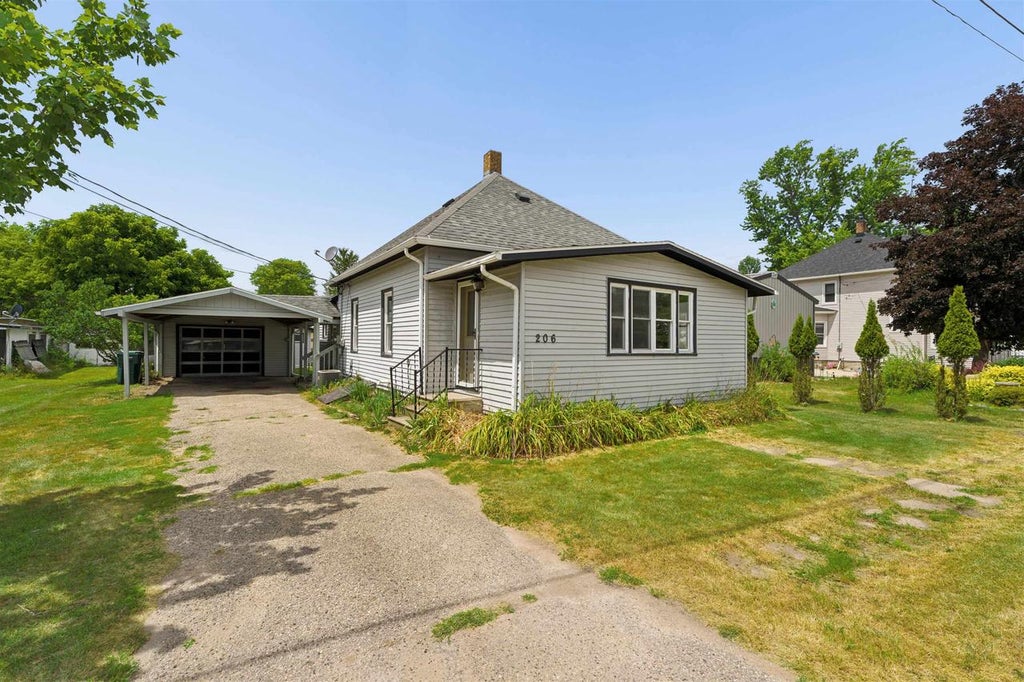 Photo of 206 Steger STREET, Redgranite, WI 54970 (MLS # 50329662)