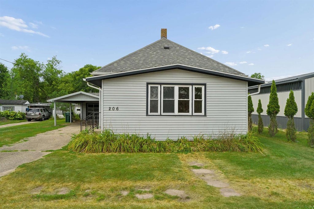 Photo of 206 Steger STREET, Redgranite, WI 54970 (MLS # 50329662)