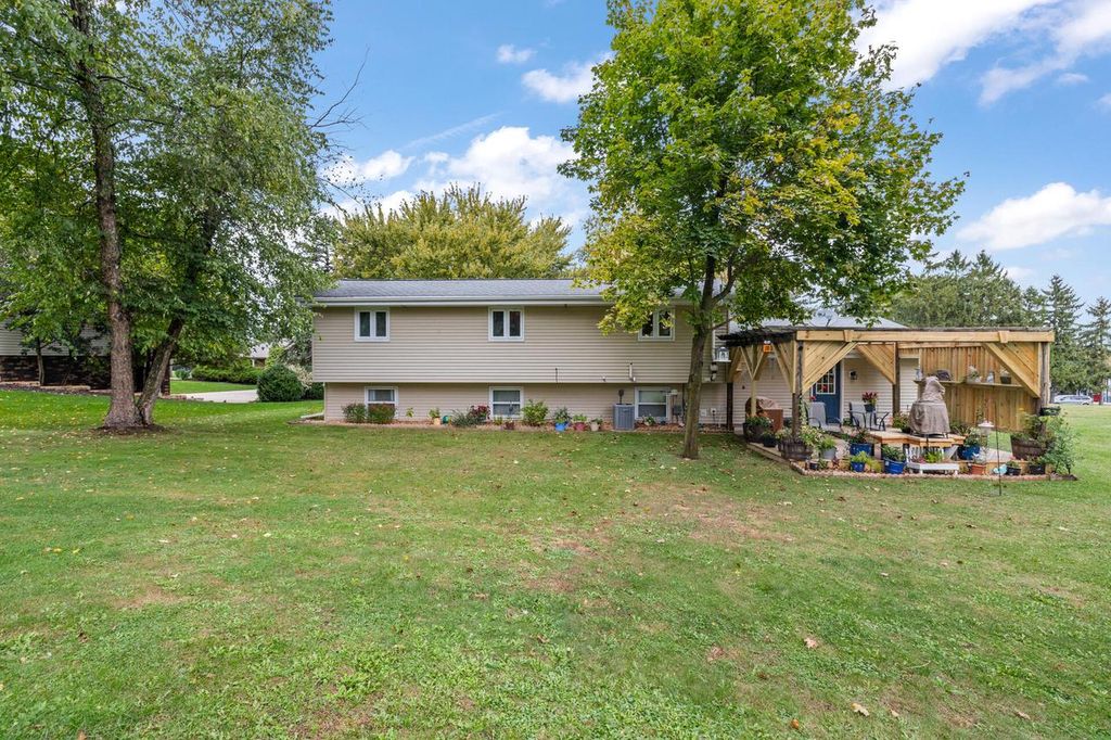 Photo of 6805 Lee ROAD, Hartford, WI 53027 (MLS # 1939640)