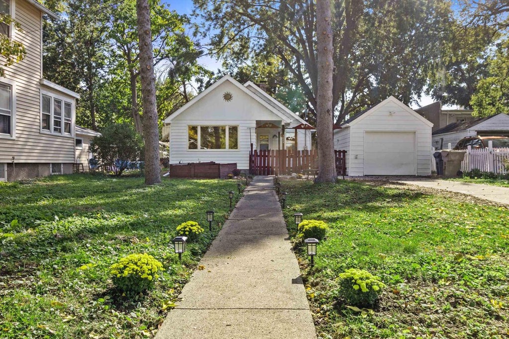 Photo of 2625 Union STREET, Madison, WI 53704 (MLS # 2034295)