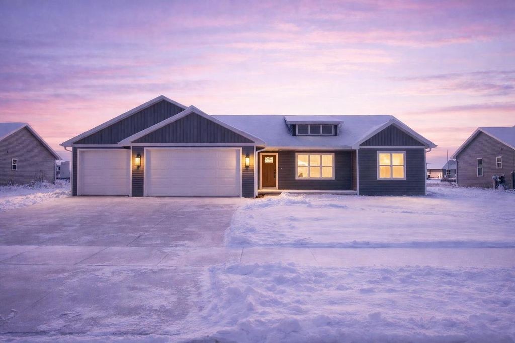 Photo of 2041 Bear Paw TRAIL, Kaukauna, WI 54130 (MLS # 50319733)