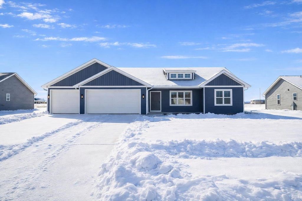 Photo of 2041 Bear Paw TRAIL, Kaukauna, WI 54130 (MLS # 50319733)