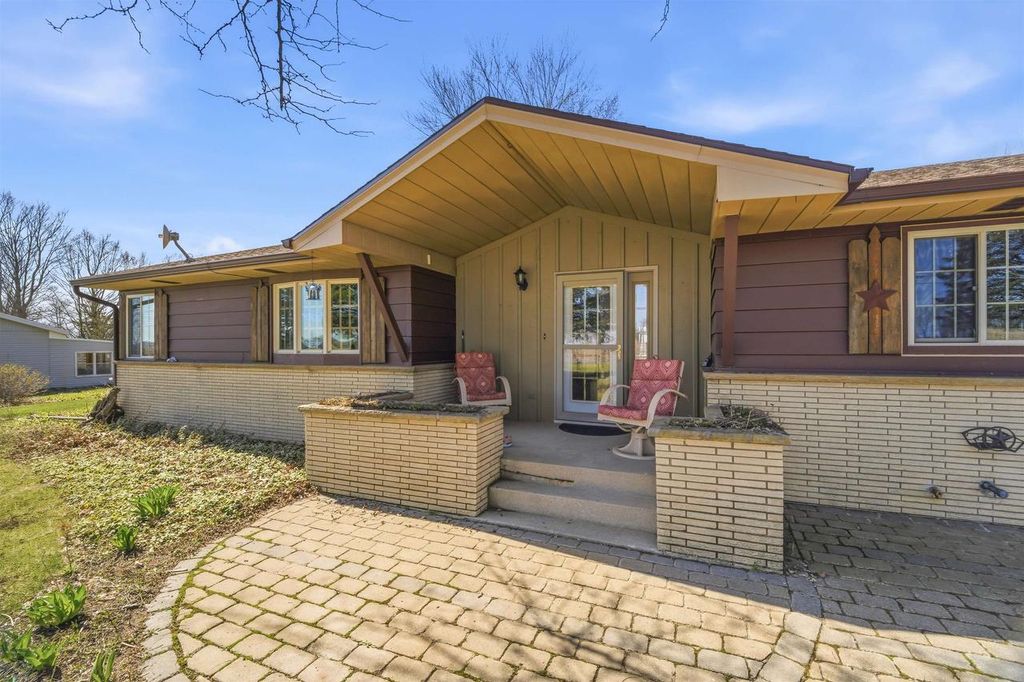 Photo of N6410 Hillview ROAD, Saint Cloud, WI 53079 (MLS # 50323712)