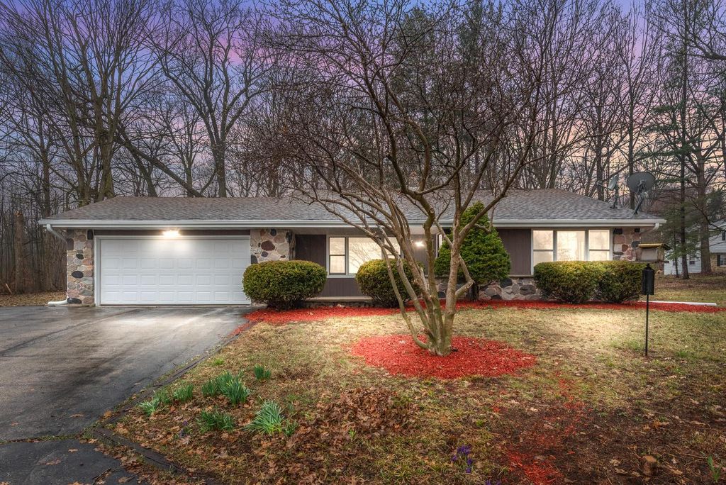 Photo of N5407 County Road U, Hartford, WI 53027 (MLS # 1955553)