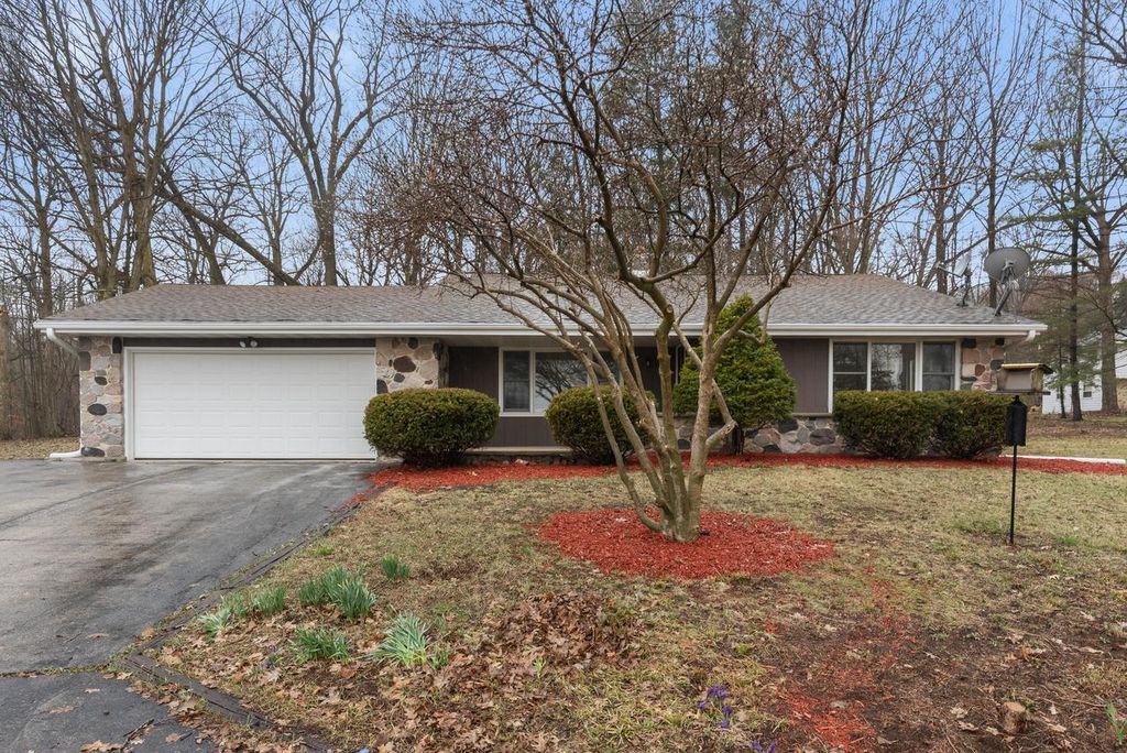 Photo of N5407 County Road U, Hartford, WI 53027 (MLS # 1955553)