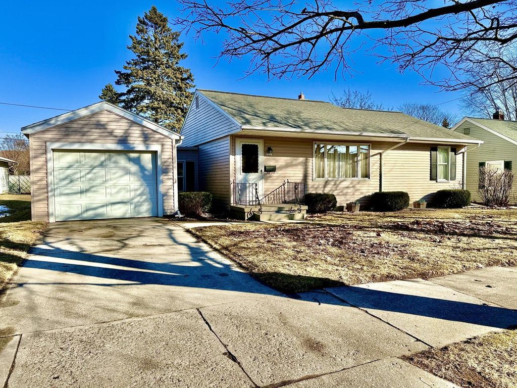 Photo of 1337 N 9th STREET, Manitowoc, WI 54220 (MLS # 1950596)