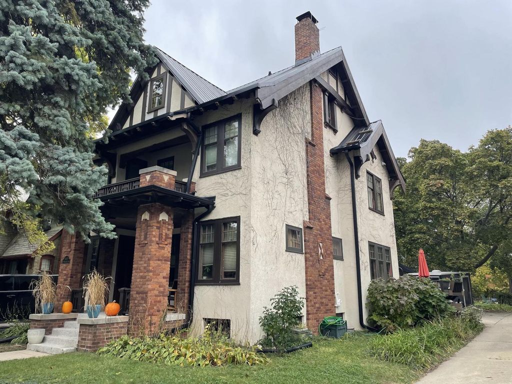 Photo of 5022 W Washington BOULEVARD, Milwaukee, WI 53208 (MLS # 1940278)