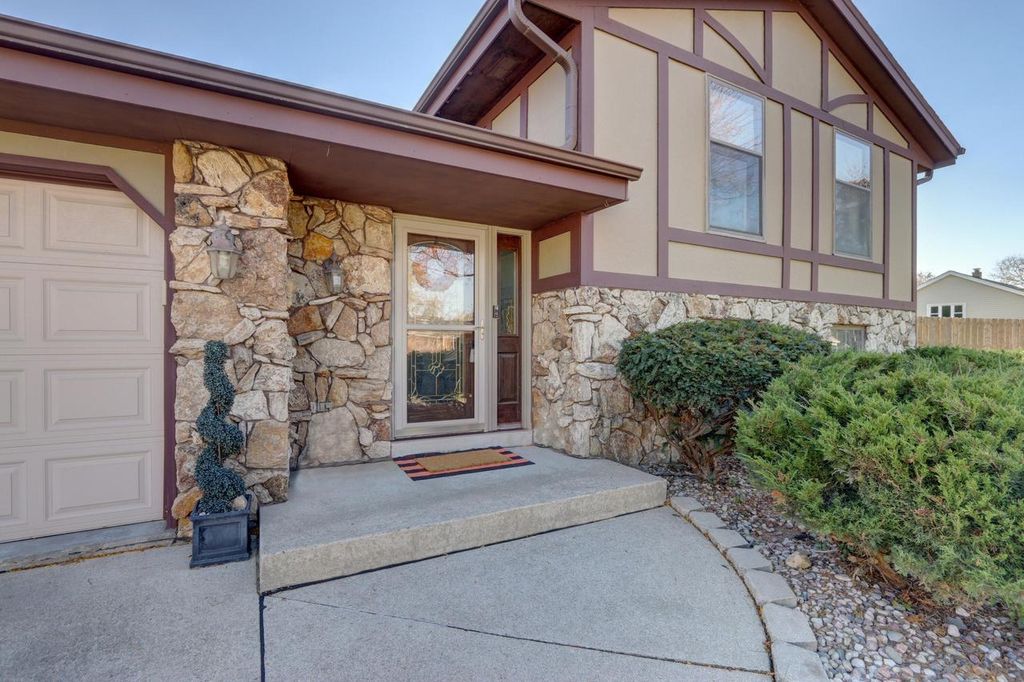 Photo of 10939 W Coronado COURT, Franklin, WI 53132 (MLS # 1946688)