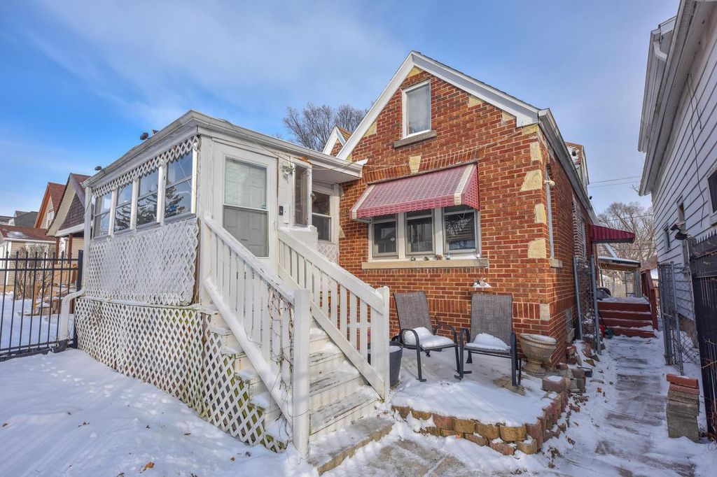 Photo of 4926 N 37th STREET, Milwaukee, WI 53209 (MLS # 1947963)