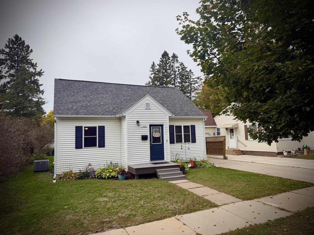 Photo of 1008 N 5th AVENUE, Wausau, WI 54401 (MLS # 22604882)