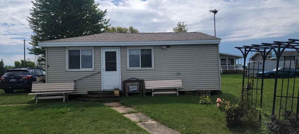 Photo of 7036 Krohn ROAD, Winneconne, WI 54986 (MLS # 50332187)