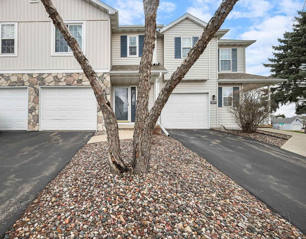 Photo of 203 N Musket Ridge DRIVE, Sun Prairie, WI 53590 (MLS # 2017042)