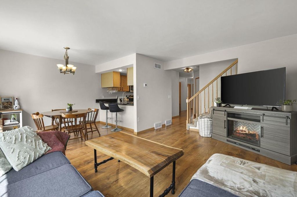 Photo of 203 N Musket Ridge DRIVE, Sun Prairie, WI 53590 (MLS # 2017042)