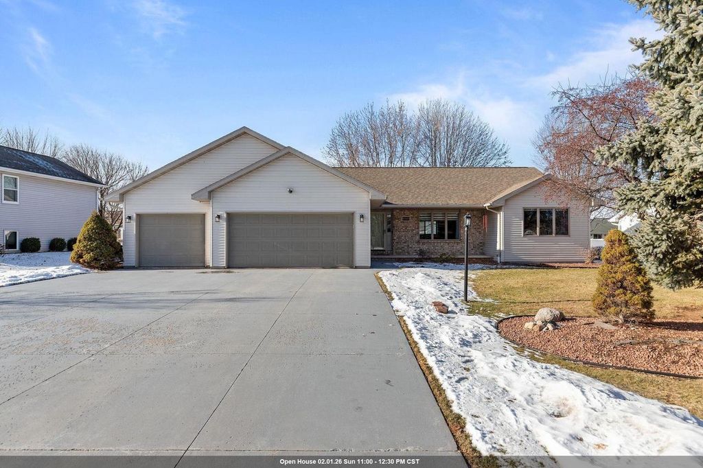 Photo of W5609 Jochmann DRIVE, Appleton, WI 54915 (MLS # 50320421)