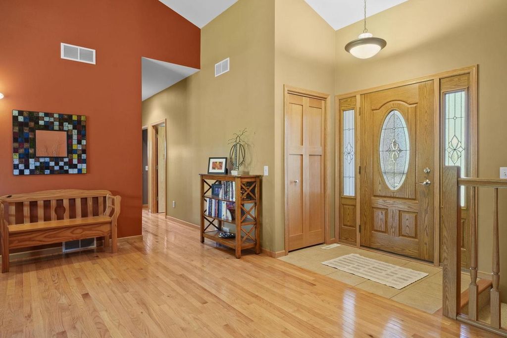 Photo of 405 Lindsay WAY, Cottage Grove, WI 53527 (MLS # 2022585)