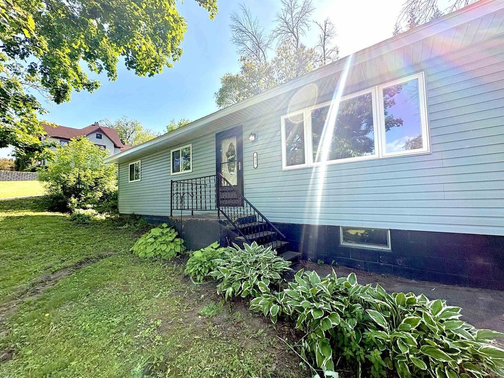 Photo of 411 Western AVENUE, Elroy, WI 53929 (MLS # 2024157)