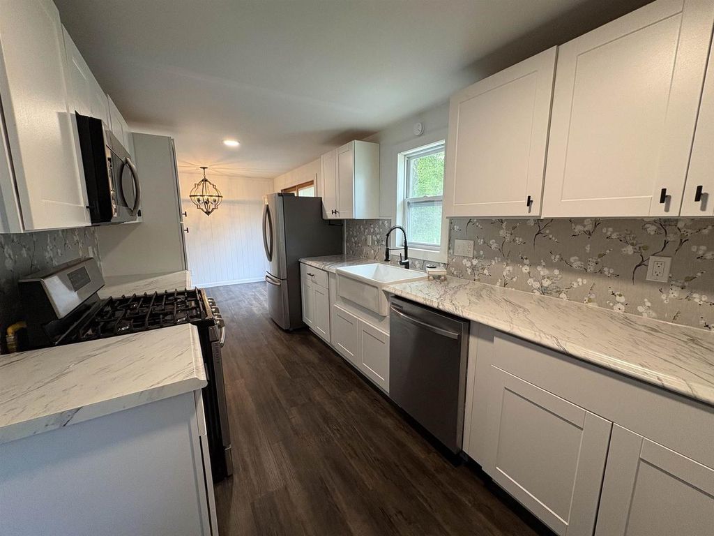Photo of 411 Western AVENUE, Elroy, WI 53929 (MLS # 2024157)