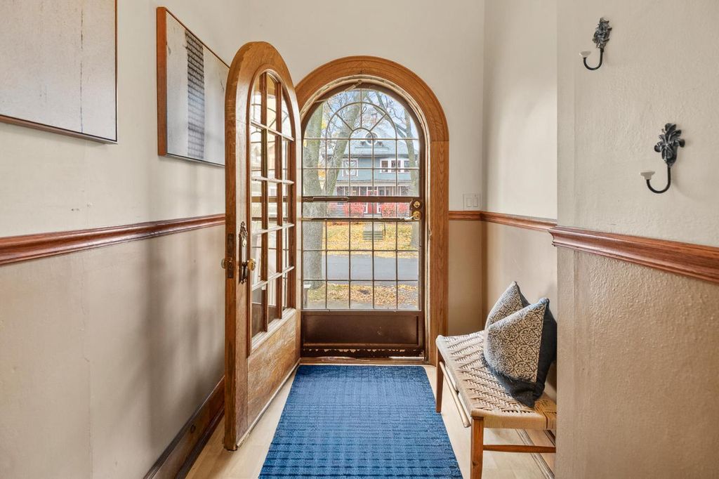 Photo of 2918 N Hackett AVENUE, Milwaukee, WI 53211 (MLS # 1942717)