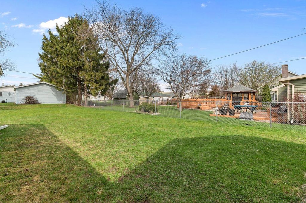 Photo of 2333 Ashland STREET, Oshkosh, WI 54901 (MLS # 50323902)