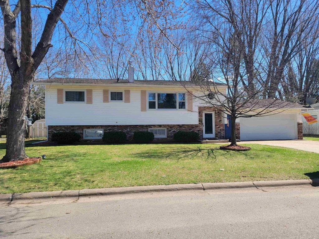 Photo of 603 Oak STREET, Rothschild, WI 54474 (MLS # 22601491)