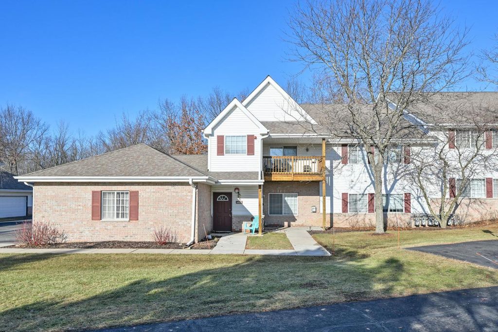 Photo of 14824 W Arrowhead LANE, New Berlin, WI 53151 (MLS # 1946749)