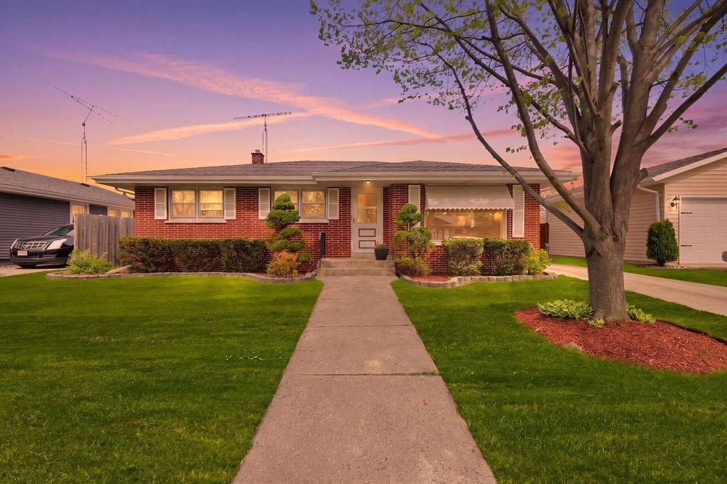 Photo of 1615 17th AVENUE, Kenosha, WI 53140 (MLS # 1961274)