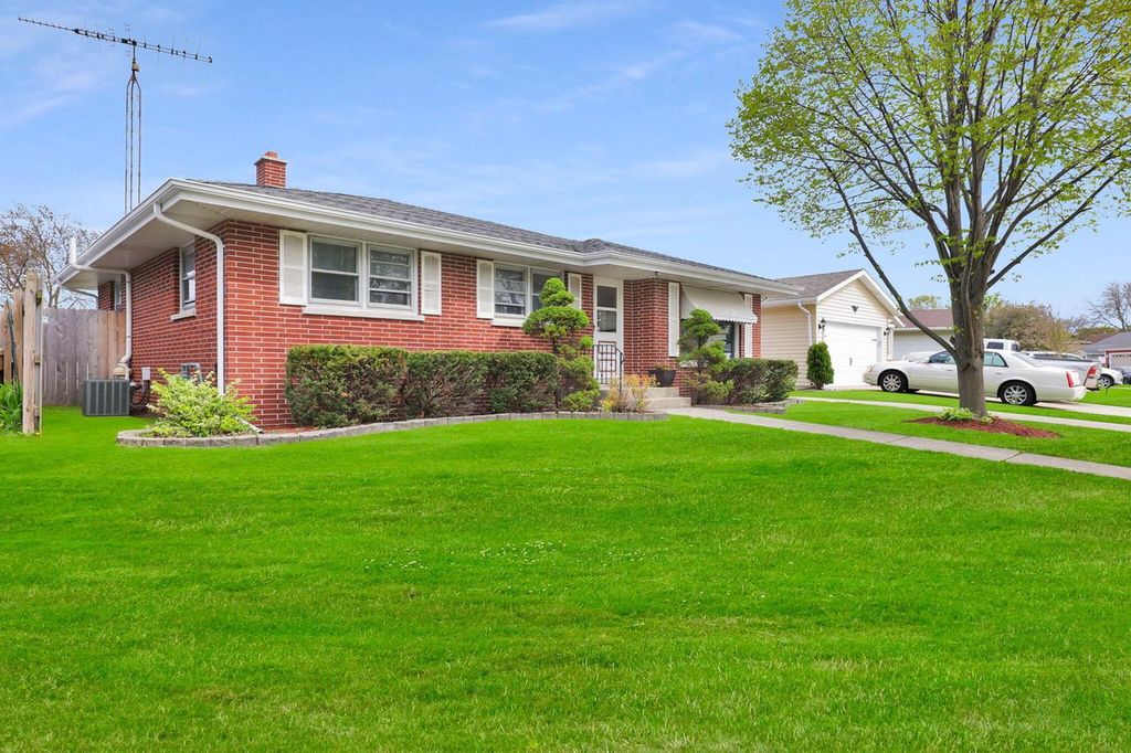 Photo of 1615 17th AVENUE, Kenosha, WI 53140 (MLS # 1961274)