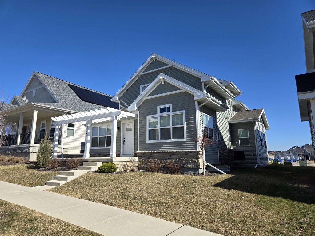 Photo of 2914 Mizuna DRIVE, Fitchburg, WI 53711 (MLS # 2018414)