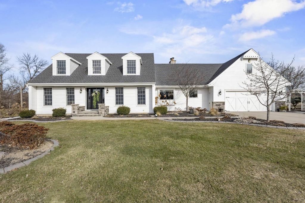 Photo of 3075 Ridgeway DRIVE, Neenah, WI 54956 (MLS # 50322449)