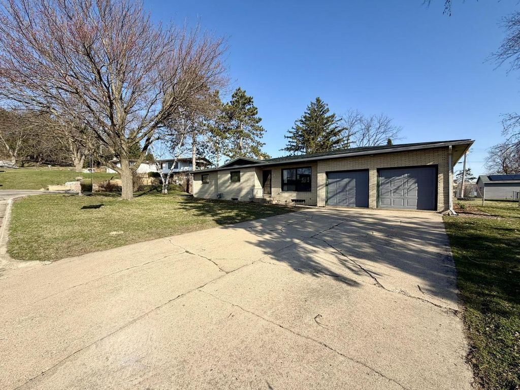 Photo of 537 W School STREET, Belleville, WI 53508 (MLS # 2019508)
