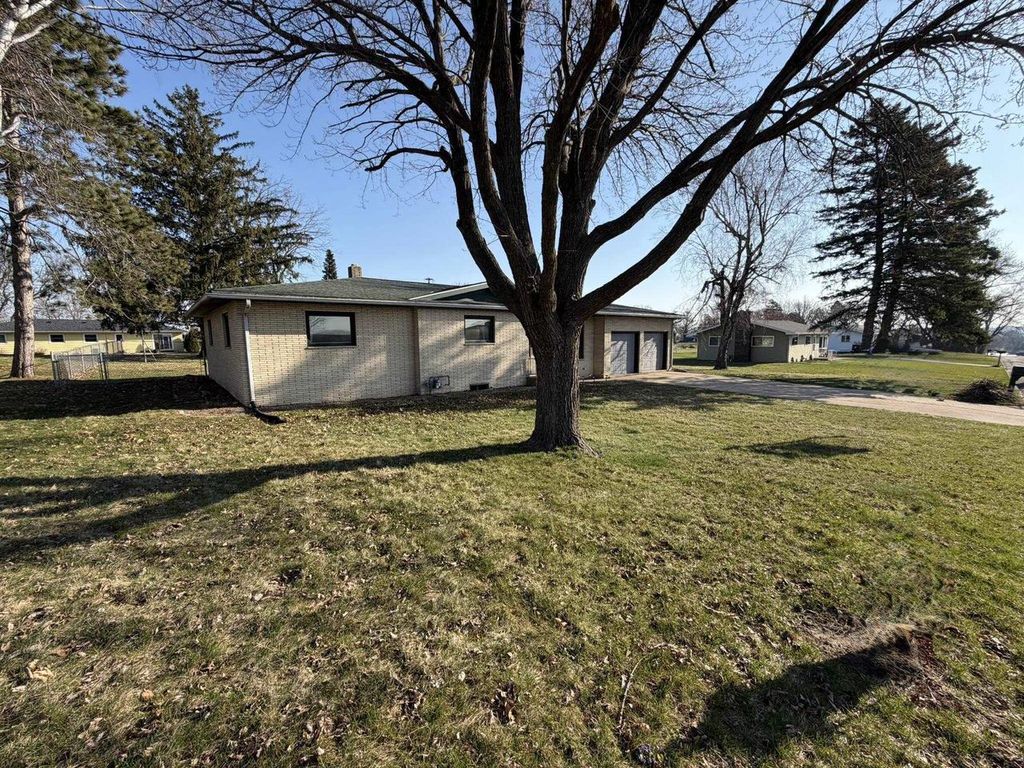 Photo of 537 W School STREET, Belleville, WI 53508 (MLS # 2019508)