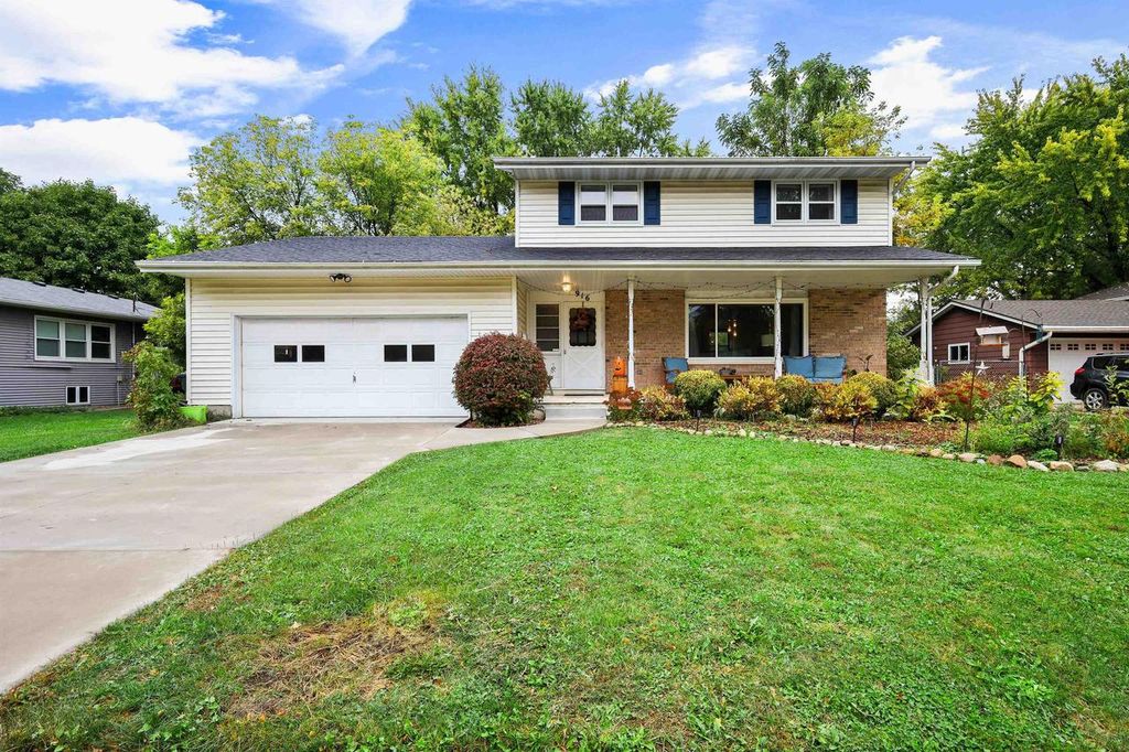 Photo of 916 Ring STREET, Sun Prairie, WI 53590 (MLS # 2010840)
