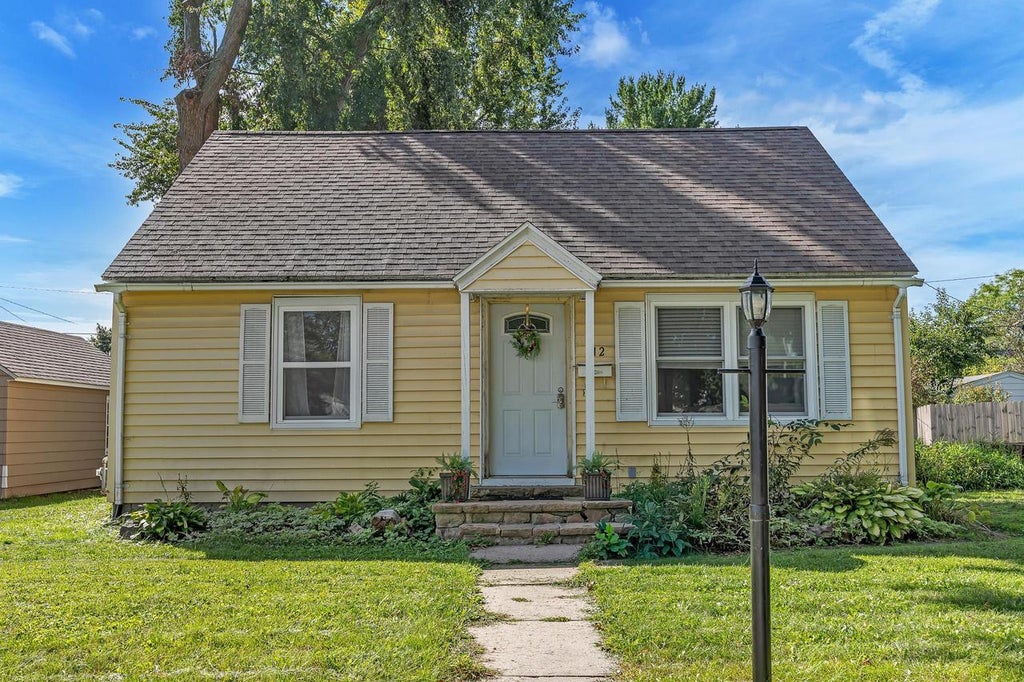 Photo of 512 10th STREET, Baraboo, WI 53913 (MLS # 2032965)