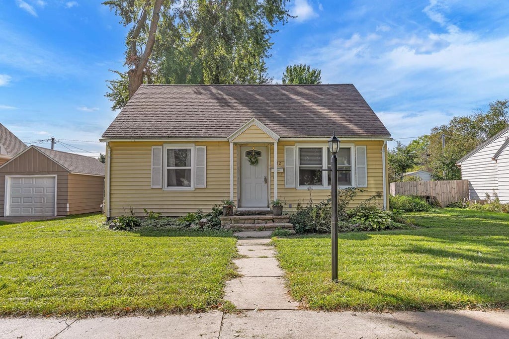 Photo of 512 10th STREET, Baraboo, WI 53913 (MLS # 2032965)