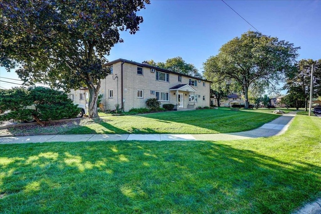 Photo of N86W16564 Jacobson DRIVE, Menomonee Falls, WI 53051 (MLS # 1944401)