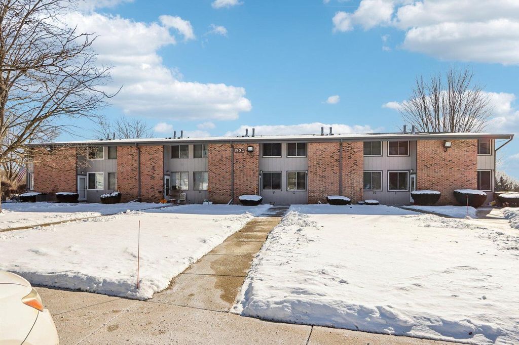 Photo of 1524 Big Bend ROAD #J, Waukesha, WI 53189 (MLS # 1948040)