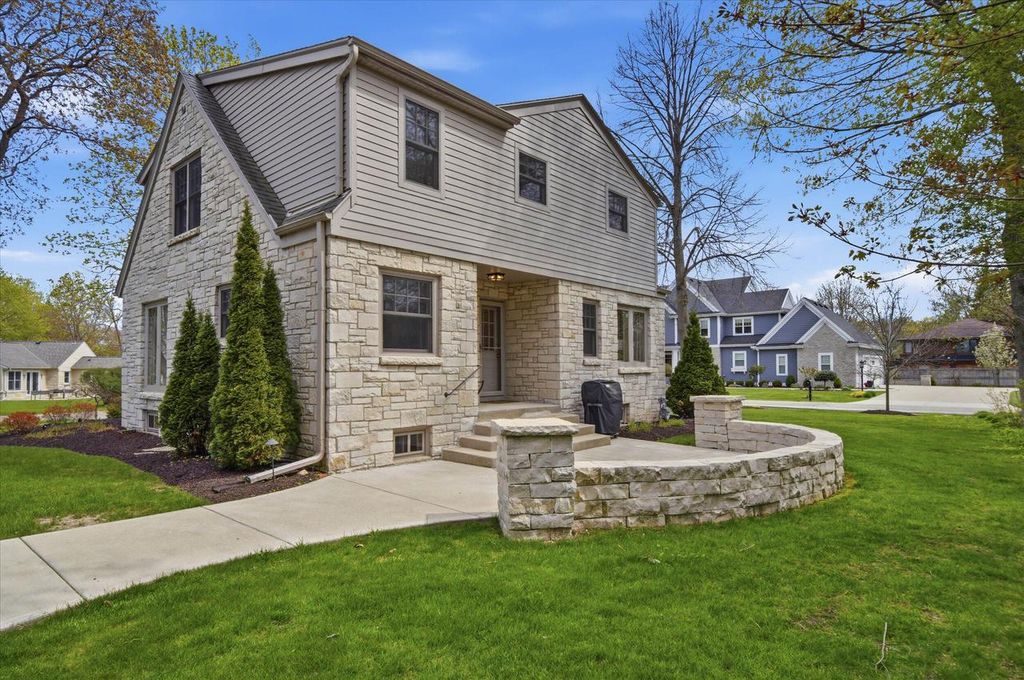 Photo of 7505 N Links WAY, Fox Point, WI 53217 (MLS # 1961371)