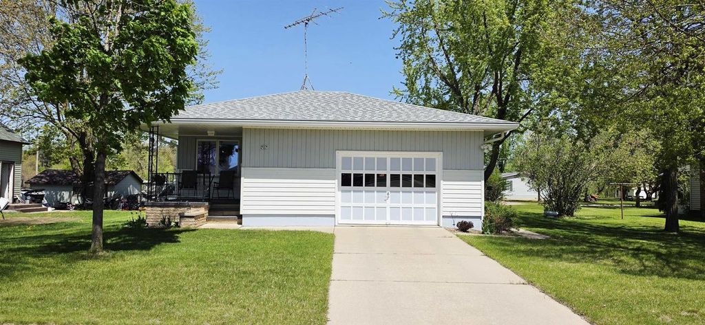 Photo of 707 E 5th STREET, Shawano, WI 54166 (MLS # 50325827)
